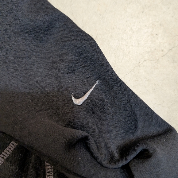 Nike Sphere Thermal Women's M Running Hoodie Black Thumb Holes - Picture 4 of 8
